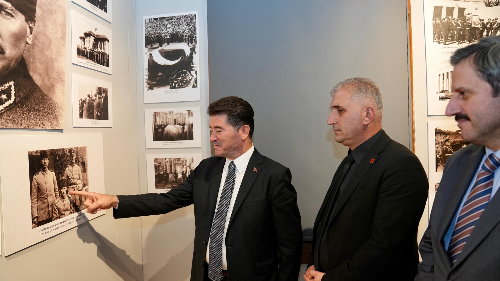 “VATANA ADANMIŞ BİR ÖMRÜN İZLERİ” SERGİSİ, DUYGU DOLU ANLARA SAHNE OLDU