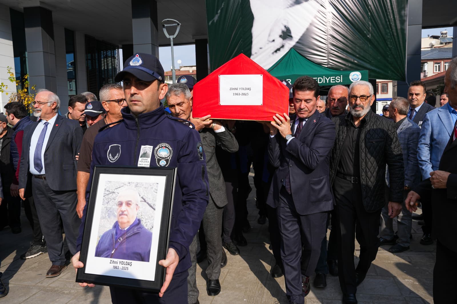 ORTAHİSAR BELEDİYESİ, YOLDAŞ’INI GÖZYAŞLARIYLA SON YOLCULUĞUNA UĞURLADI