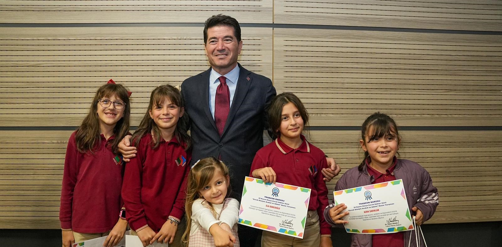 ÇOCUKLAR ADALETİ ÇİZDİ,  BAŞKAN KAYA, ÖDÜLLERİNİ VERDİ