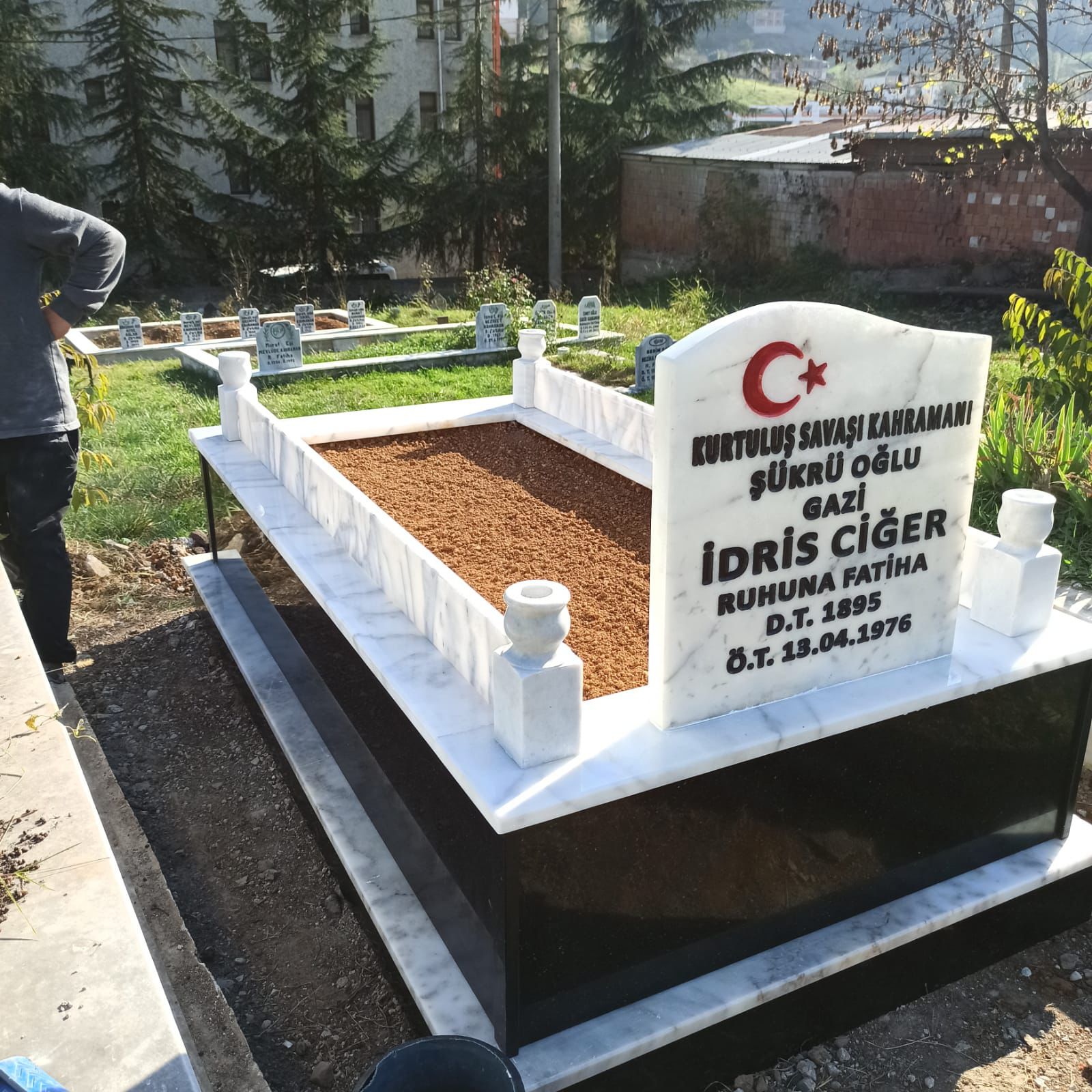 KURTULUŞ SAVAŞI GAZİSİNİN MEZARI, HATIRASINA YAKIŞIR BİR GÖRÜNÜME KAVUŞTURULDU