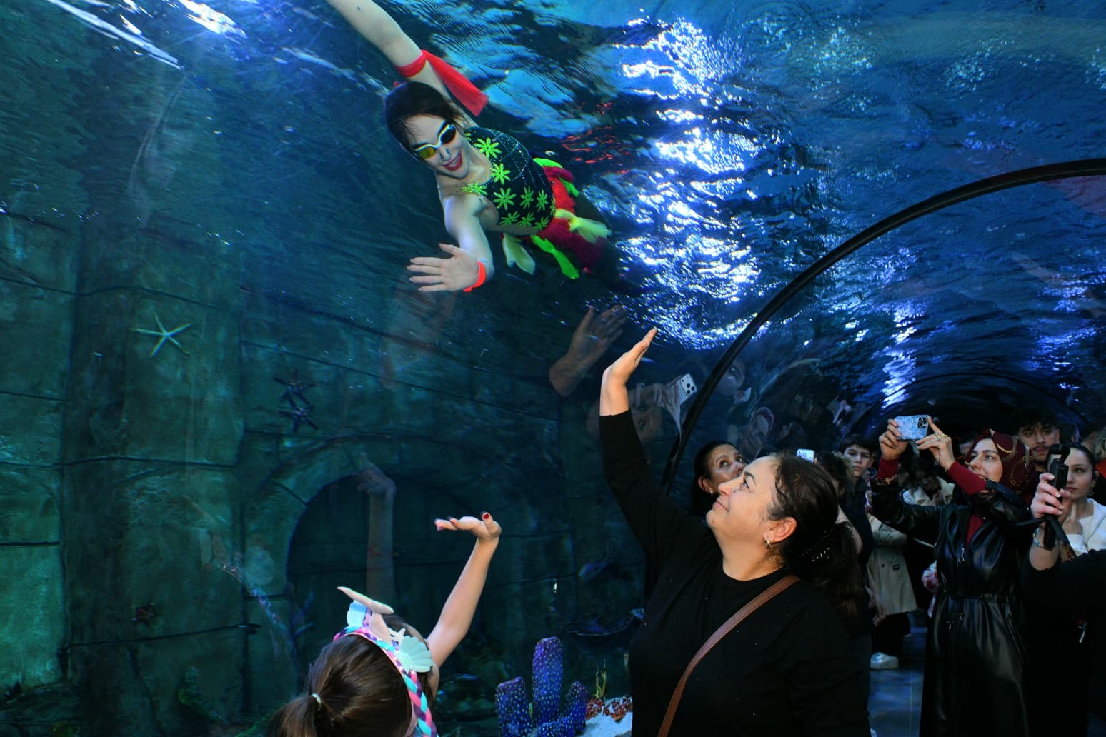 TÜNEL AKVARYUM’DA SU BALESİ GÖSTERİSİ, 14 ŞUBAT SEVGİLİLER GÜNÜ’NE HEYECAN KATTI