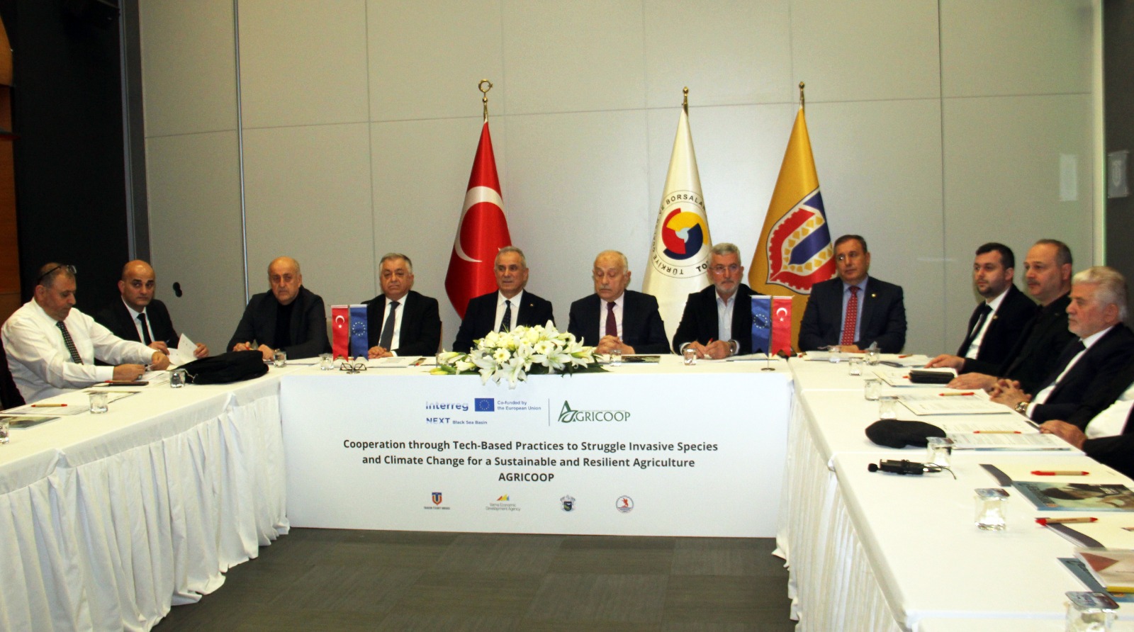 AKAÇ, ZARARLI BÖCEKLERLE MÜCADELE İÇİN PLANLAMA ÇAĞRISI YAPTI