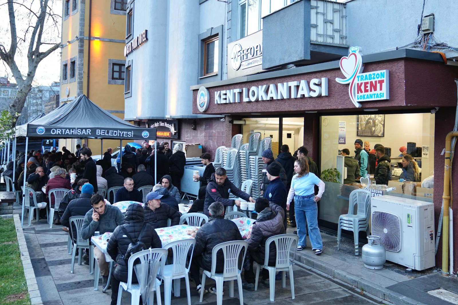 İLK İFTAR HEYECANI, ORTAHİSAR’IN İFTAR SOFRALARINDA YAŞANDI