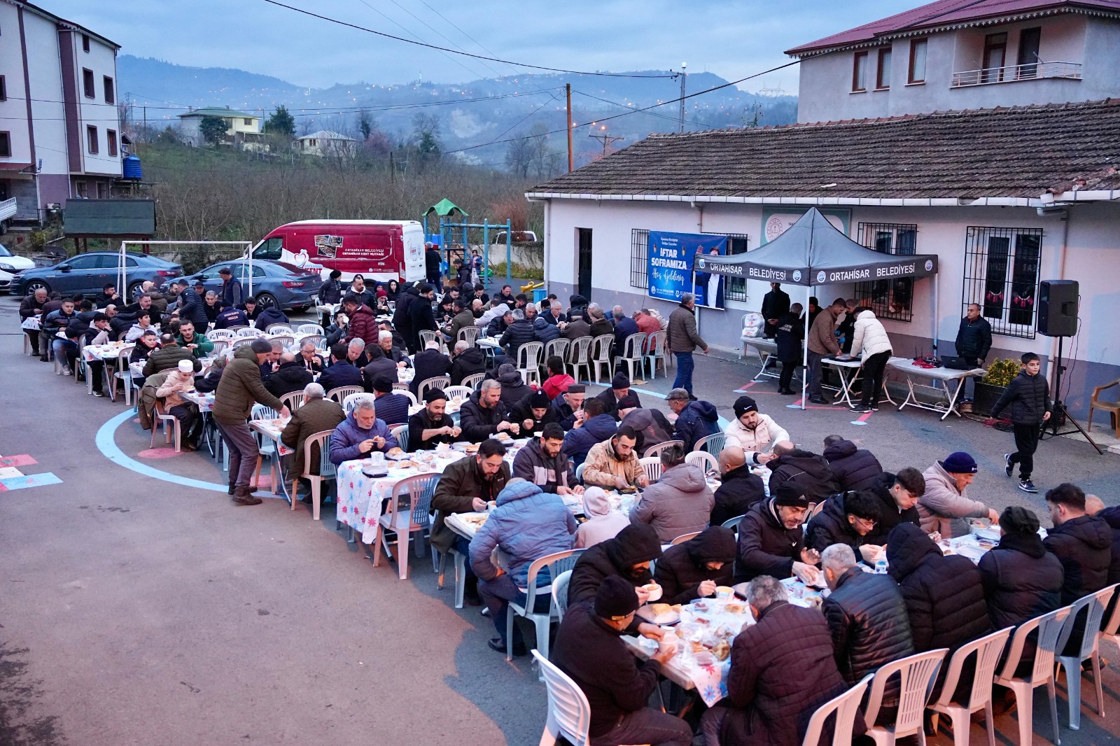 BAŞKAN KAYA, İNCESU MAHALLESİ SAKİNLERİYLE BİRLİKTE İFTAR YAPTI