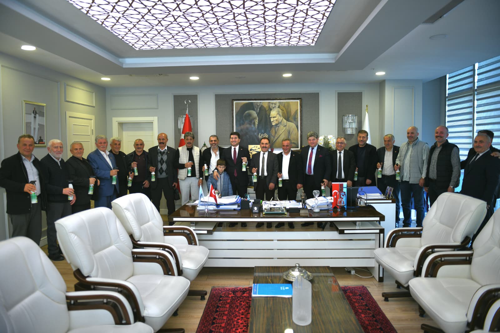ORTAHİSAR’DAKİ MUHTARLAR, BAŞKAN KAYA’YI ZİYARET ETTİ