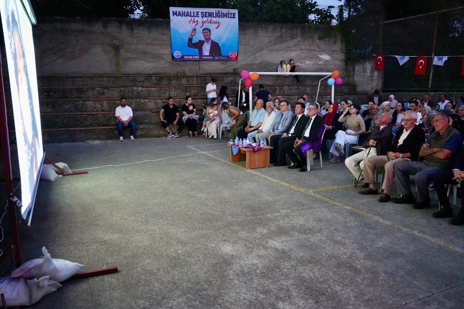 ‘MAHALLE ŞENLİKLERİ’ İLE GÖLÇAYIR’DA EĞLENCELİ BİR YAZ AKŞAMI YAŞANDI