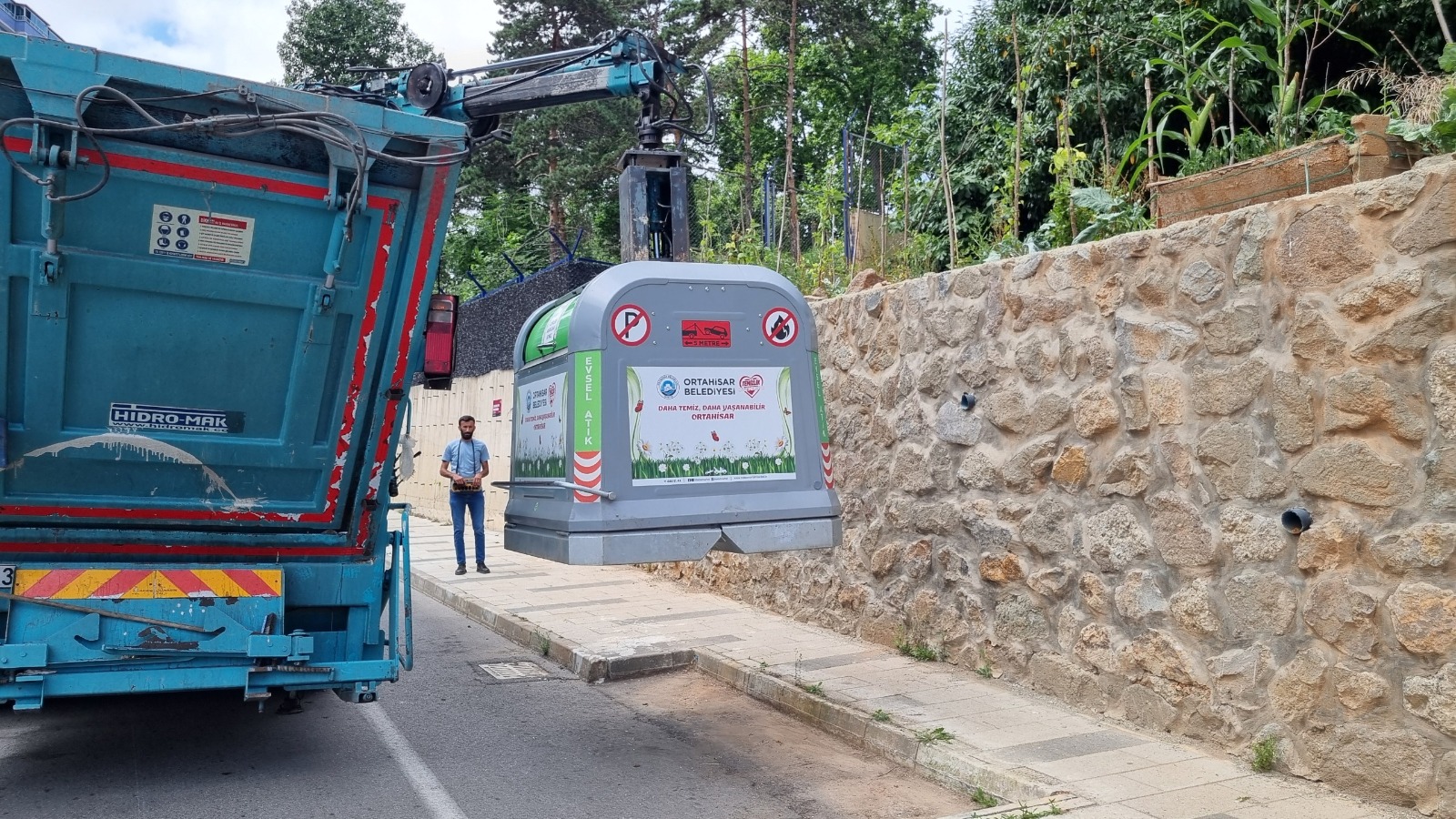 ORTAHİSAR’DA ÇÖP KONTEYNERLERİ, MODERN SİSTEM İLE YENİLENİYOR