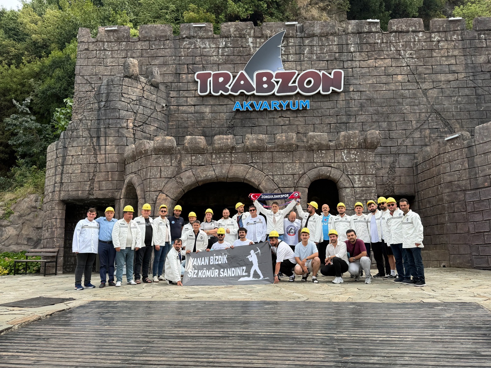 BAŞKAN KAYA, ZONGULDAKLI MADENCİLERİ TRABZON AKVARYUM’DA AĞIRLADI