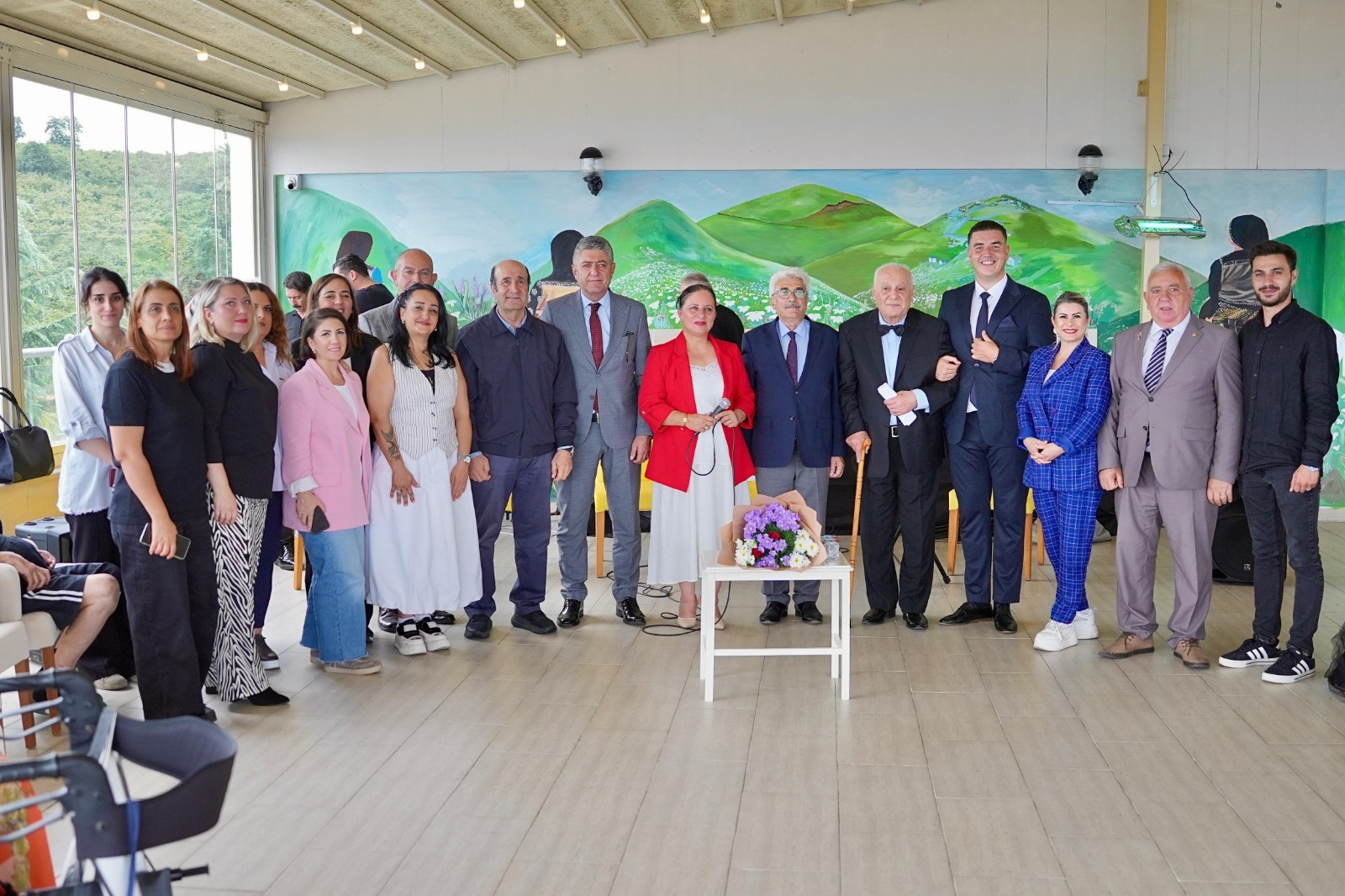 ATATÜRK’ÜN SEVDİĞİ ŞARKILAR, HUZUREVİ SAKİNLERİ İÇİN SESLENDİRİLDİ