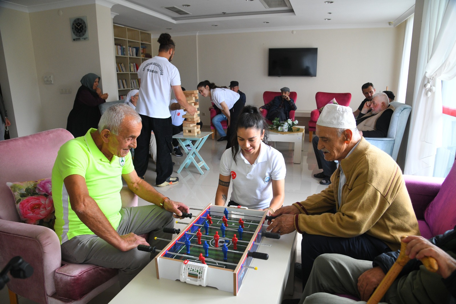 ORTAHİSAR BELEDİYESİ’NDEN HUZUREVİ SAKİNLERİNE EĞLENCELİ ETKİNLİK