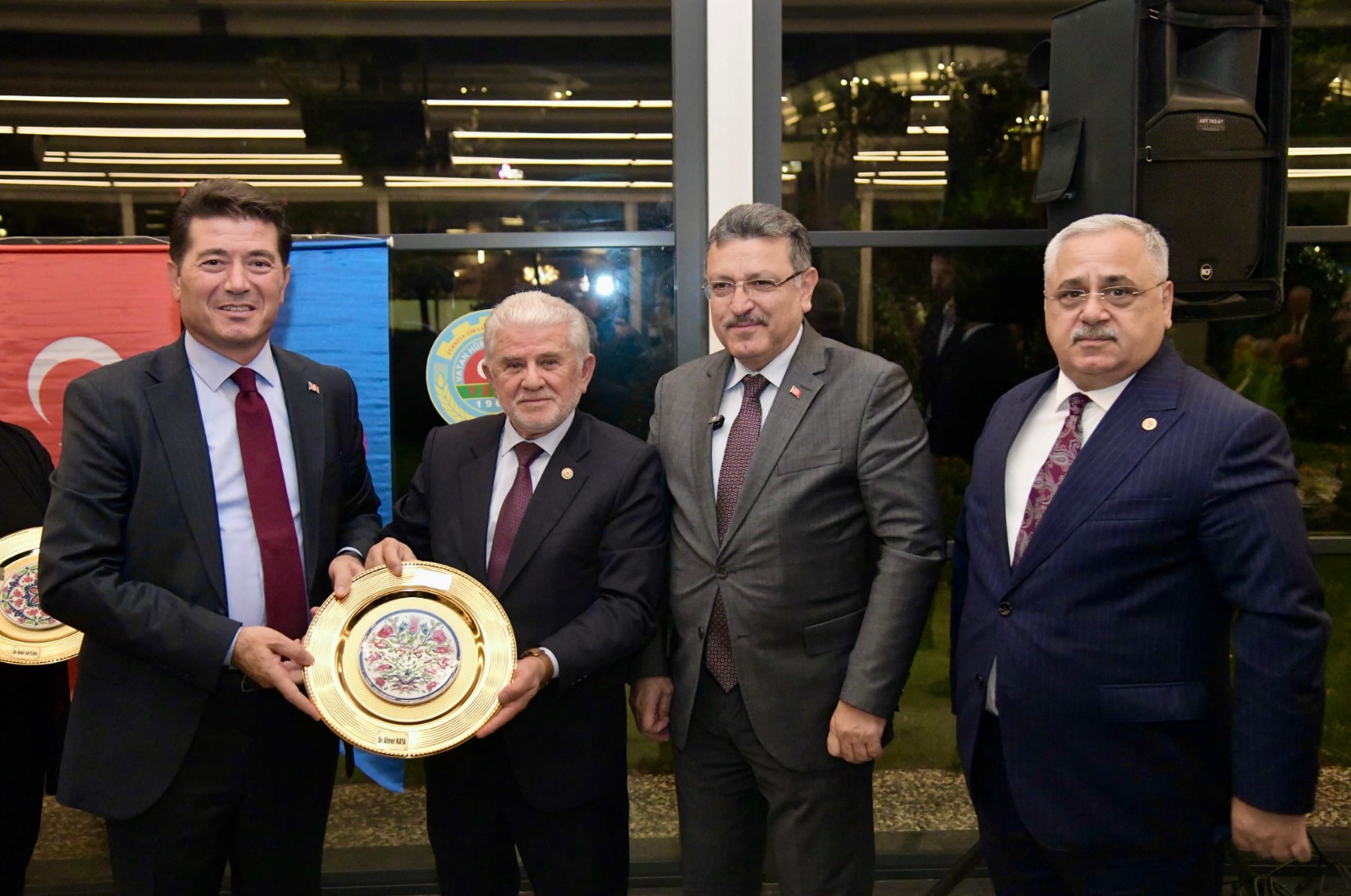 BAŞKAN KAYA: “MUHTARLARIMIZLA BİR TAKIM OLMA BİLİNCİYLE HALKIMIZA HİZMET EDİYORUZ” 
