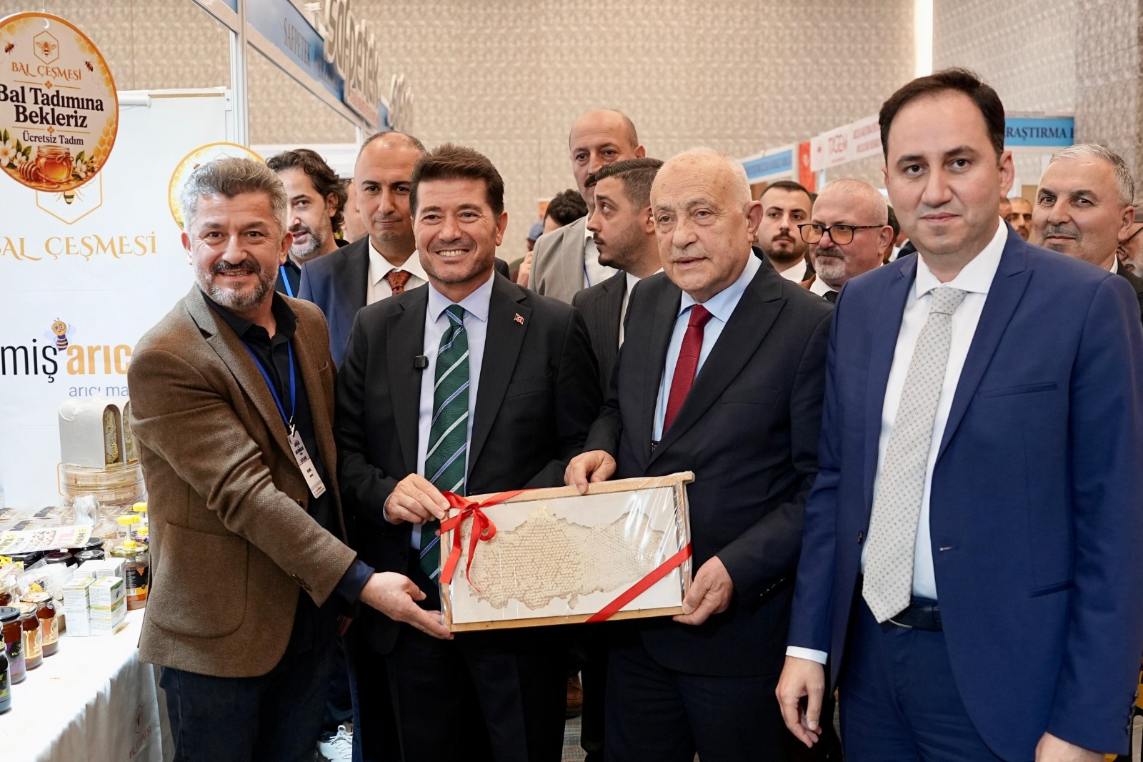 BAŞKAN KAYA, ARICILIK FUARININ AÇILIŞINA KATILDI